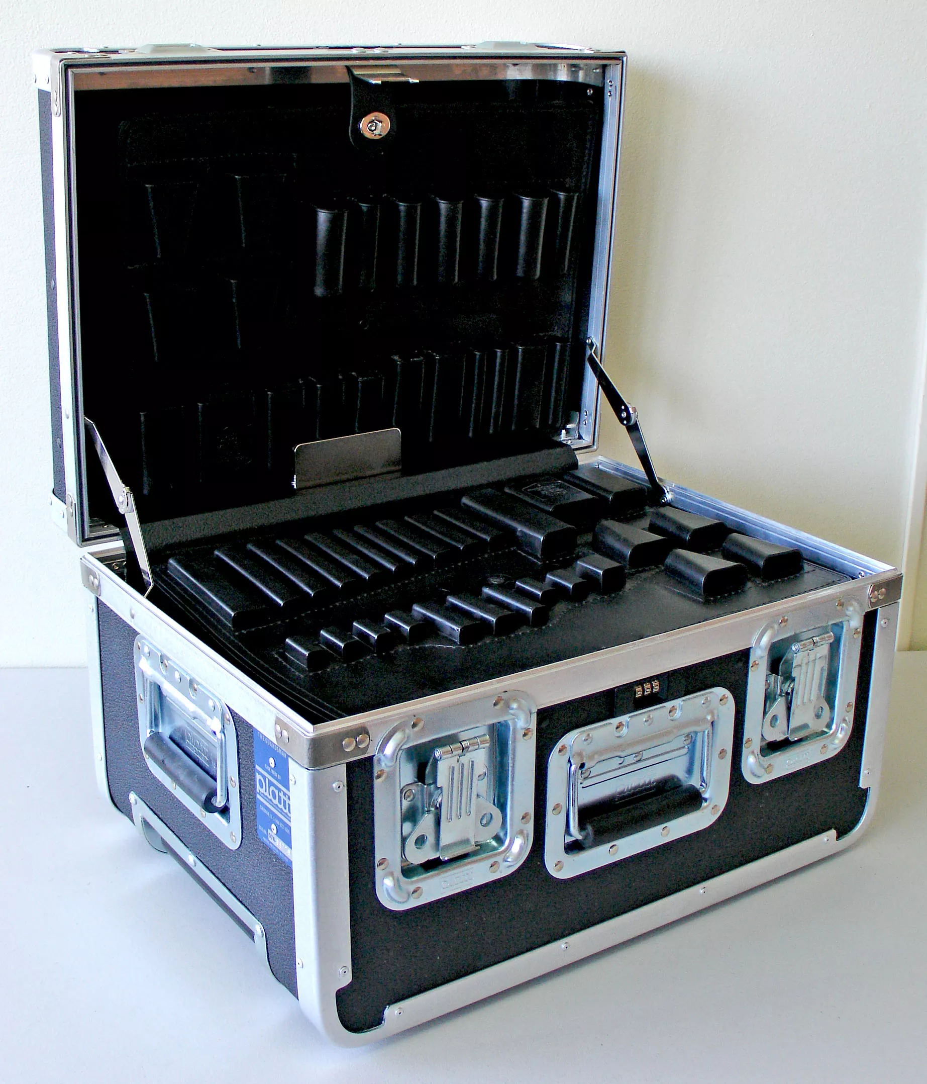 757TH-CB GUARDSMAN ATA TOOL CASE WITH WHEELS AND TELESCOPING HANDLE, BLACK
