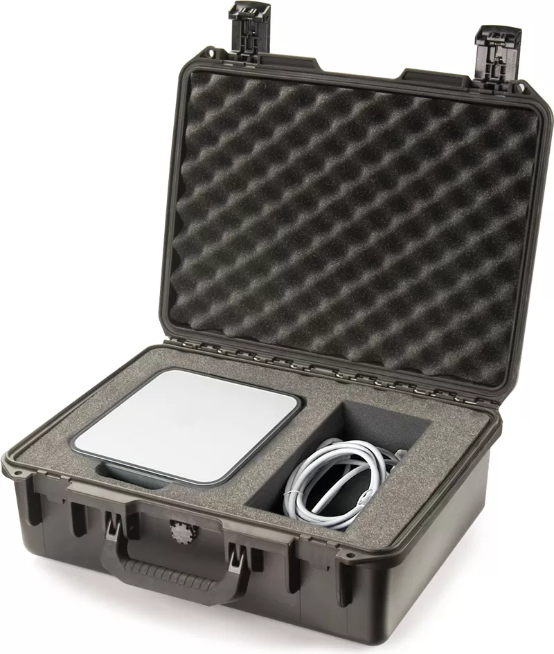 iM2400 - Medium Storm Case with Foam, Interior : 18.00" x 13.00" x 6.70" - BLACK